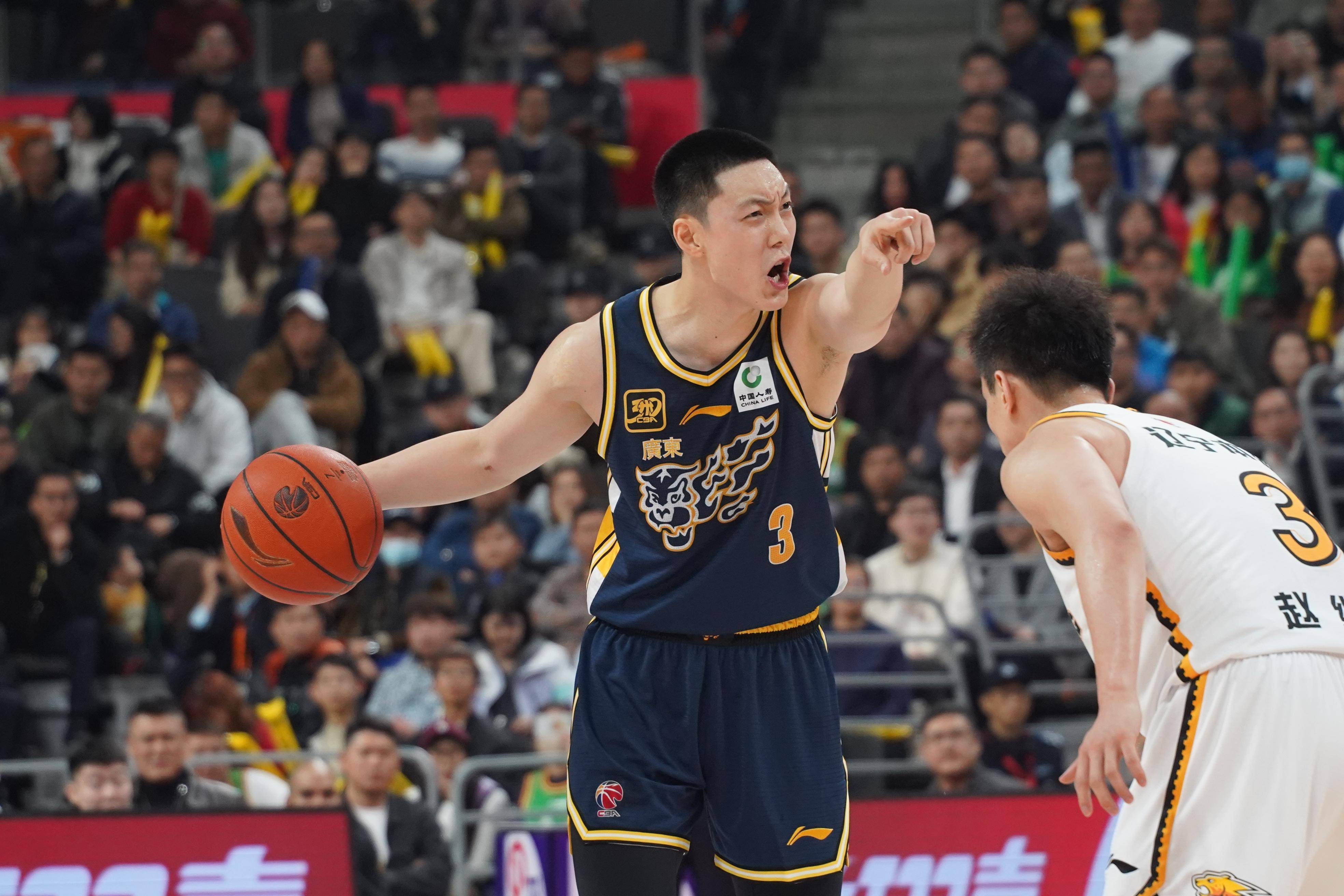 广东队男篮球员表现出色，争夺大胜的简单介绍