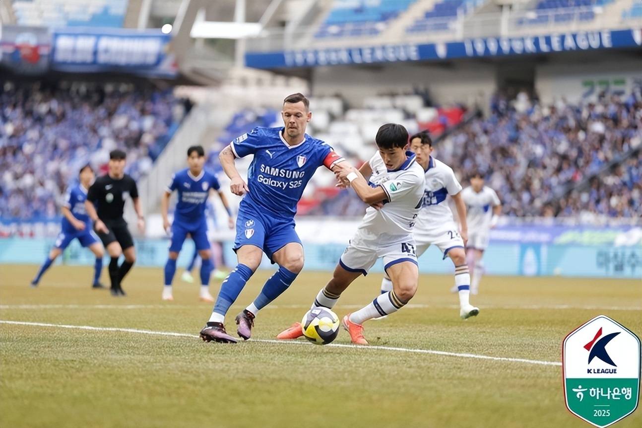 巴黎FC狂胜对手，稳居榜首位置