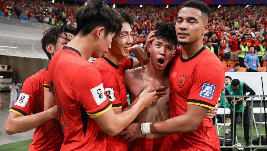 球队在国际赛事中脱颖而出夺冠 球队在国际赛事中脱颖而出夺冠