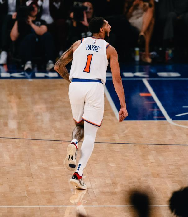 包含黑白体育会胜出豪取一战笑傲赛场的词条