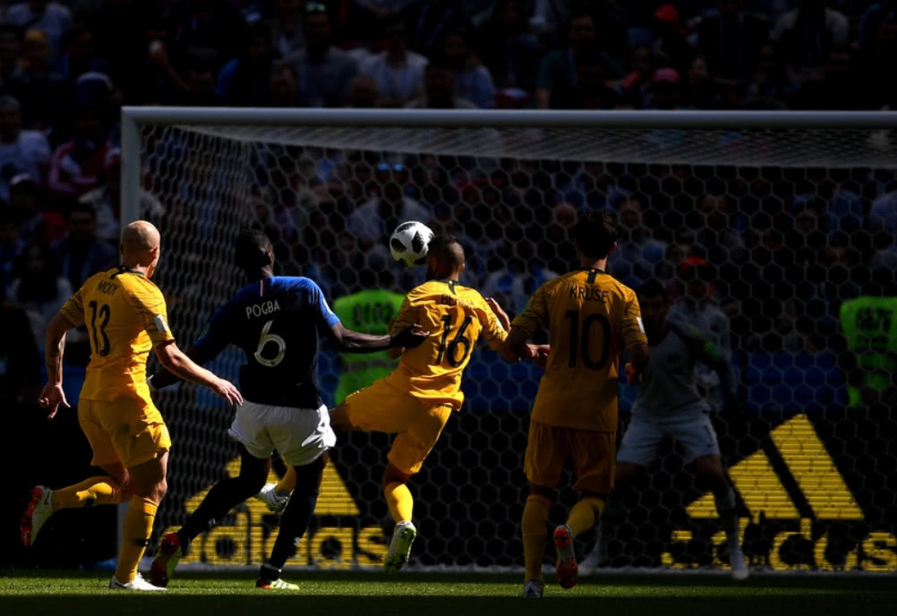 主教练战术调整奏效,球队强势晋级决赛 主教练战术调整奏效,球队强势晋级决赛