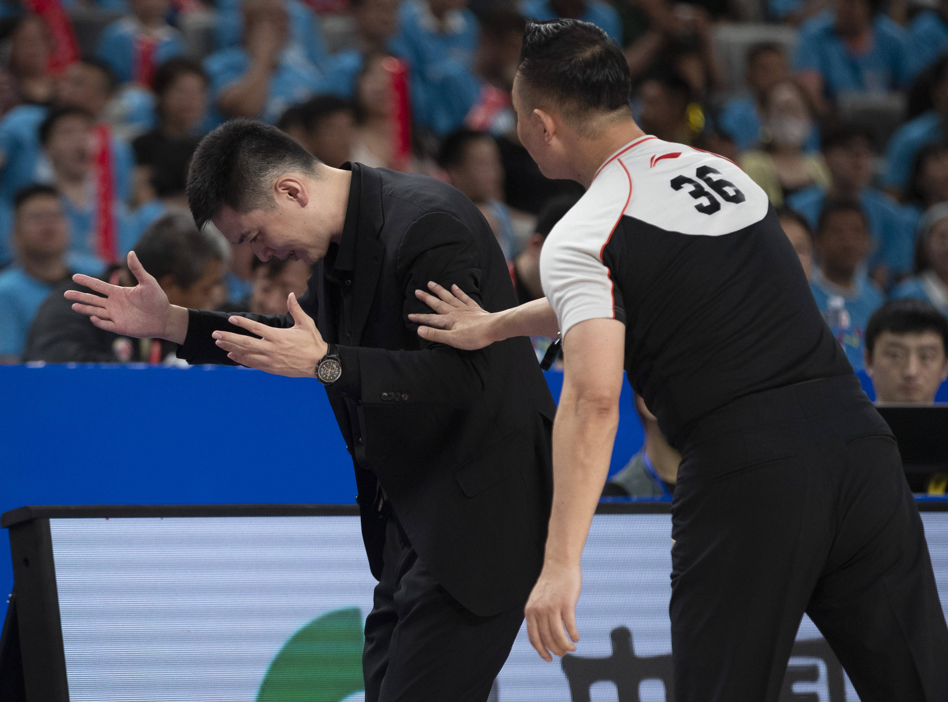 主教练战术调整奏效,球队强势晋级决赛 主教练战术调整奏效,球队强势晋级决赛