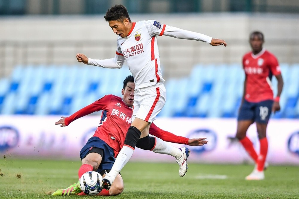 上海上港轻松取胜,赢得关键三分 上海上港轻松取胜,赢得关键三分