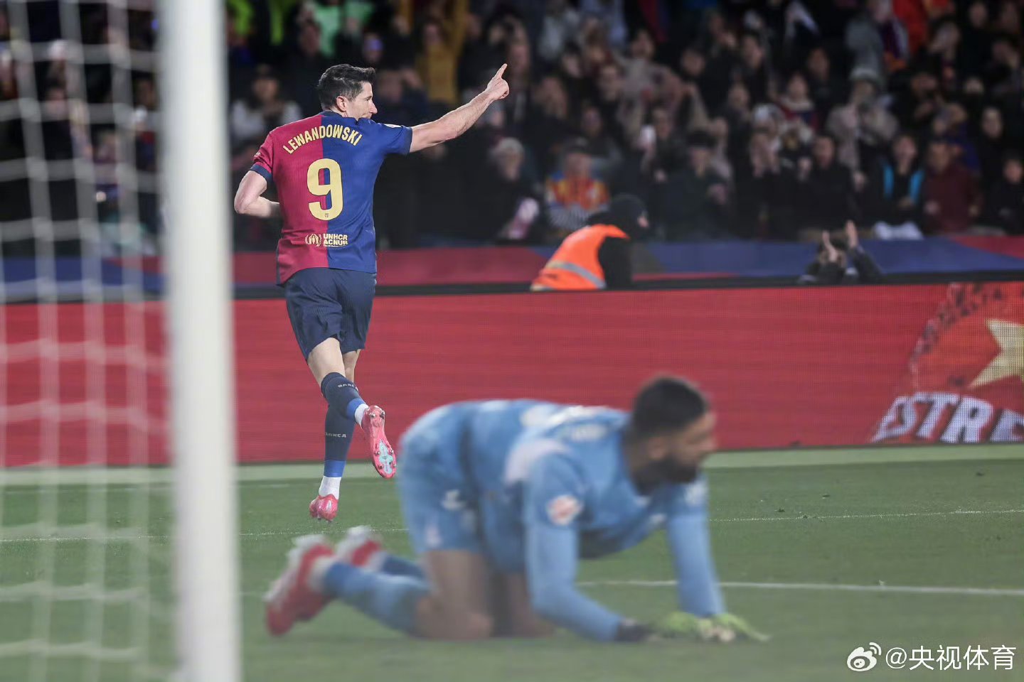 包含埃瓦尔客场不敌拉科鲁尼亚，遗憾失利的词条