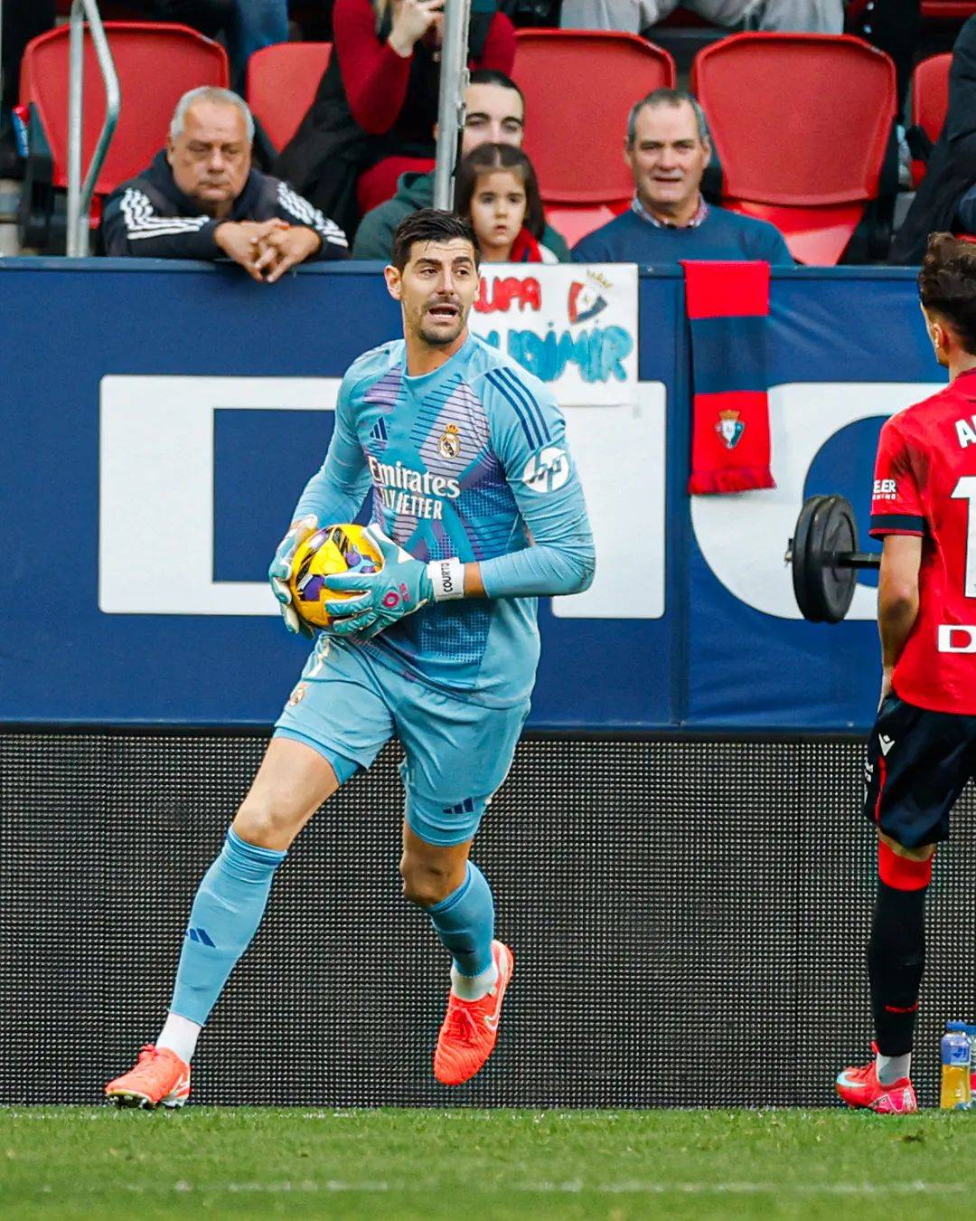 包含奥萨苏纳客场逆转，险胜突围的词条