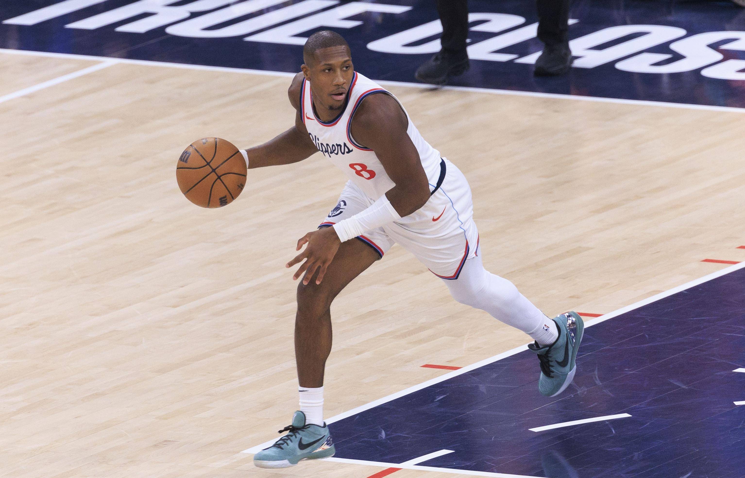 湖人客场险胜快船,詹姆斯高效砍下分 湖人客场险胜快船,詹姆斯高效砍下分