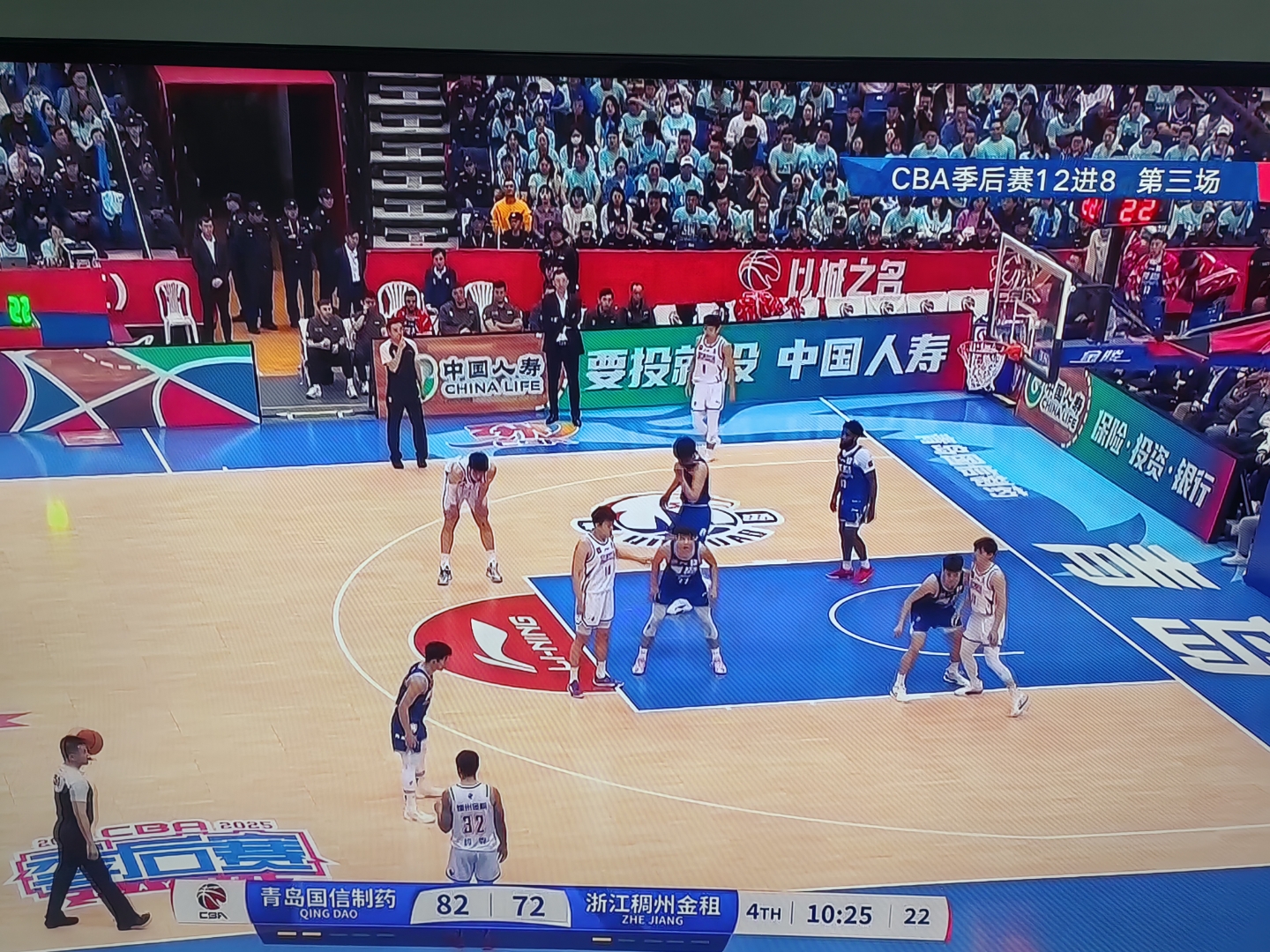 青岛队带头跳出连败泥潭,球迷喜上眉梢 青岛队带头跳出连败泥潭,球迷喜上眉梢