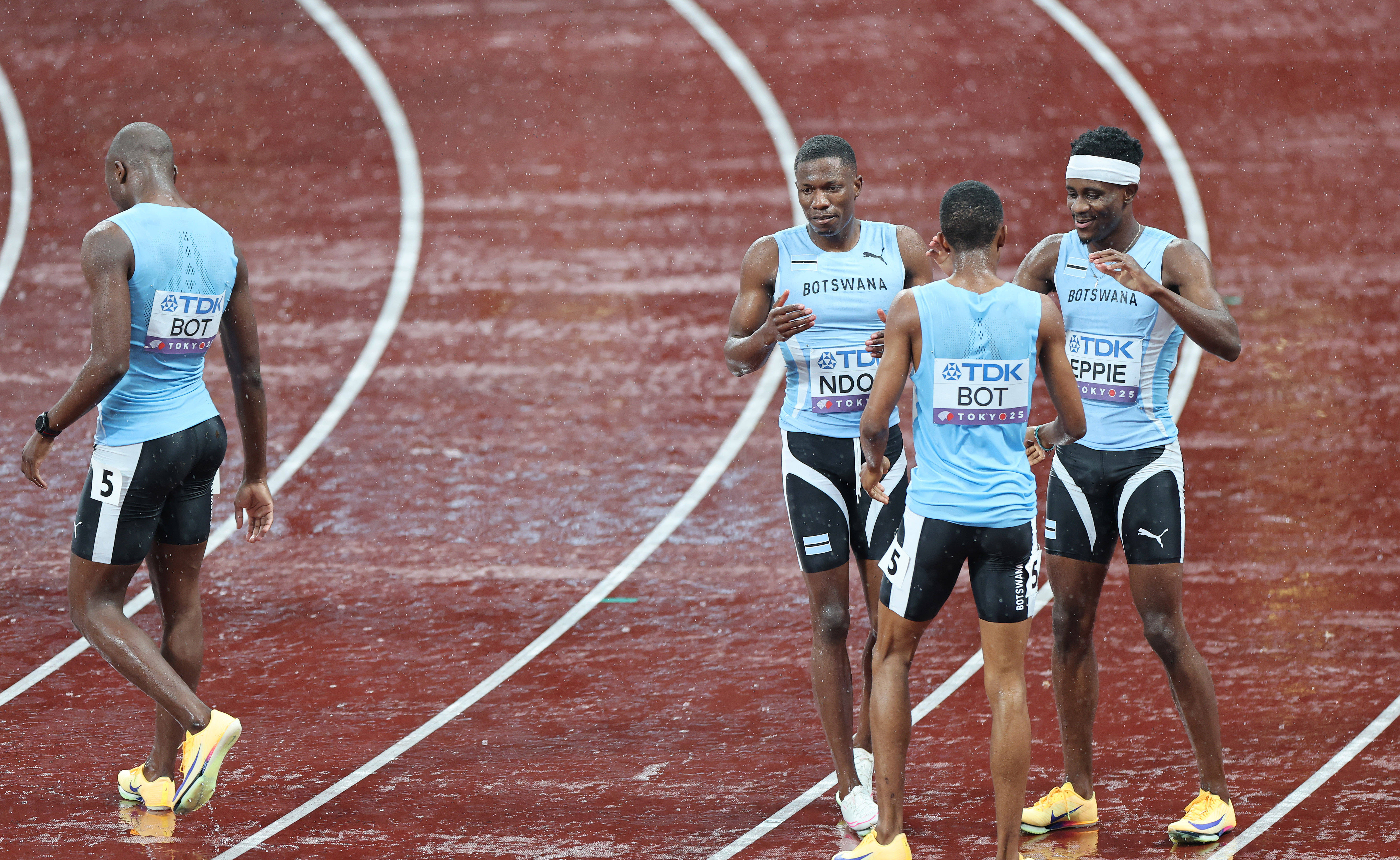南非田径选手突破个人纪录夺冠 南非田径选手突破个人纪录夺冠
