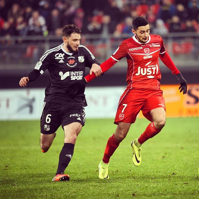 瓦朗谢纳持续保持不败，实现意外胜利