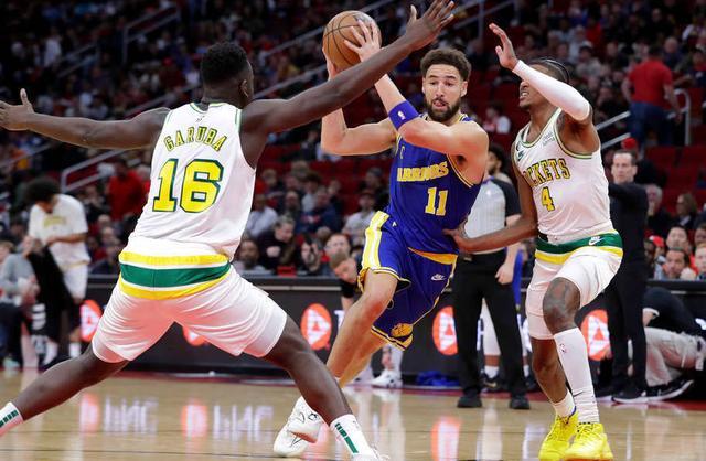 美洲虎击败小牛,巴图姆贡献20+10数据 美洲虎击败小牛,巴图姆贡献20+10数据