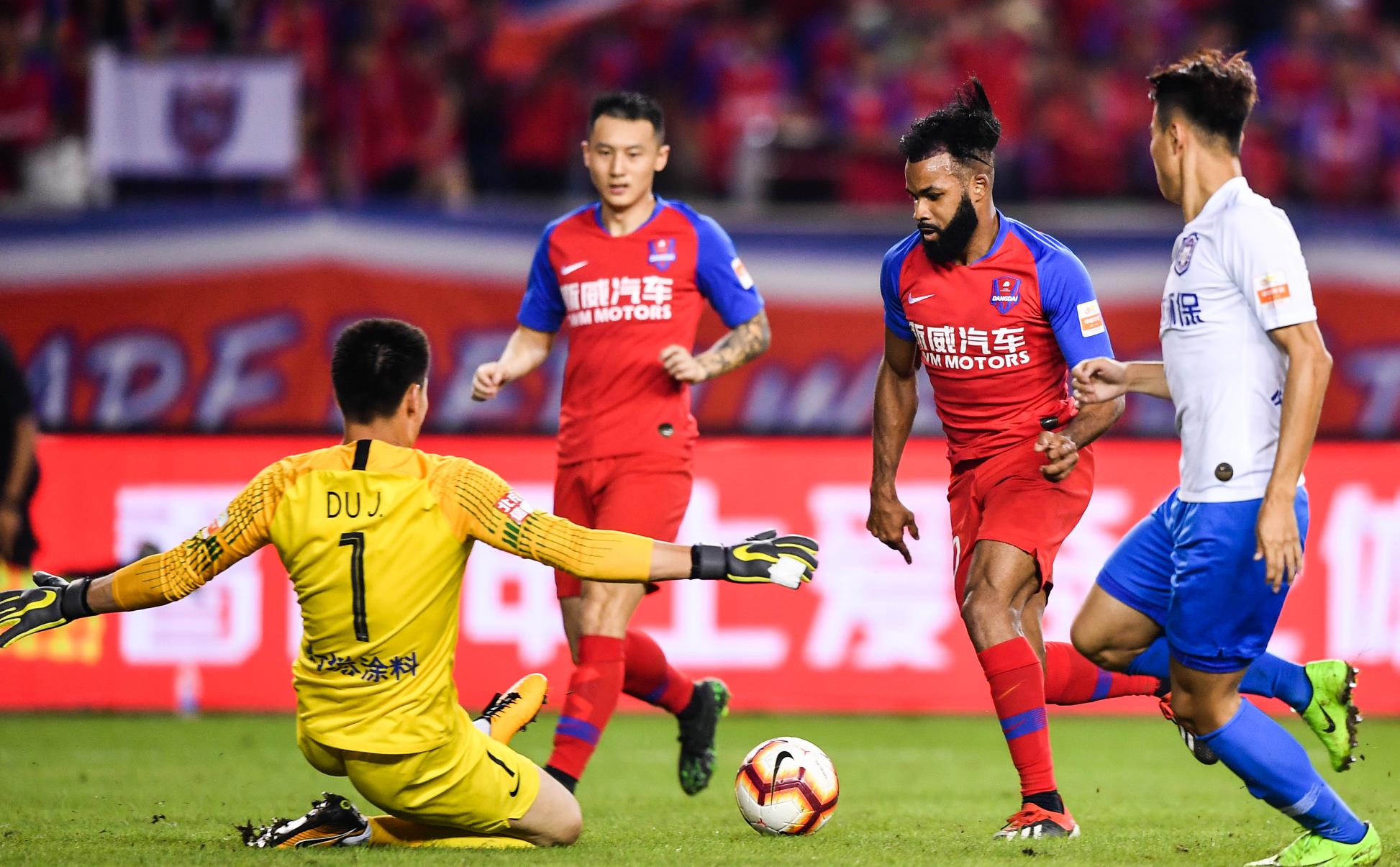 广州恒大主场3-2险胜武汉卓尔，提前锁定中超冠军