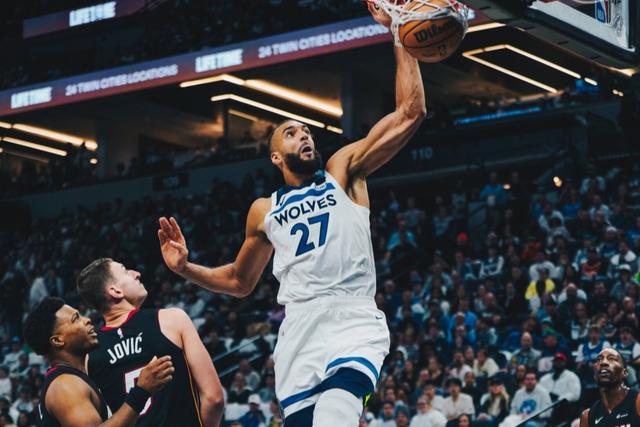 开云体育平台APP-开拓者客场大胜森林狼，取得赛季首胜