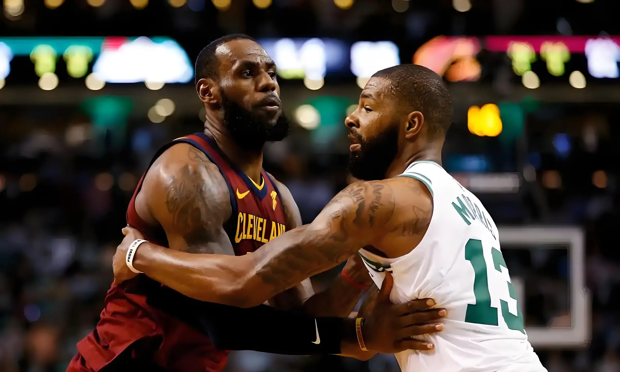 开云体育-凯尔特人主场击败骑士，稳居第二