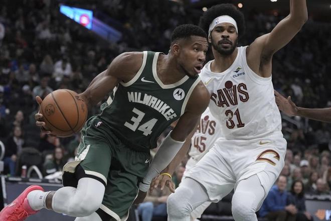 雄鹿主场击败篮网,豪取七连胜 雄鹿主场击败篮网,豪取七连胜