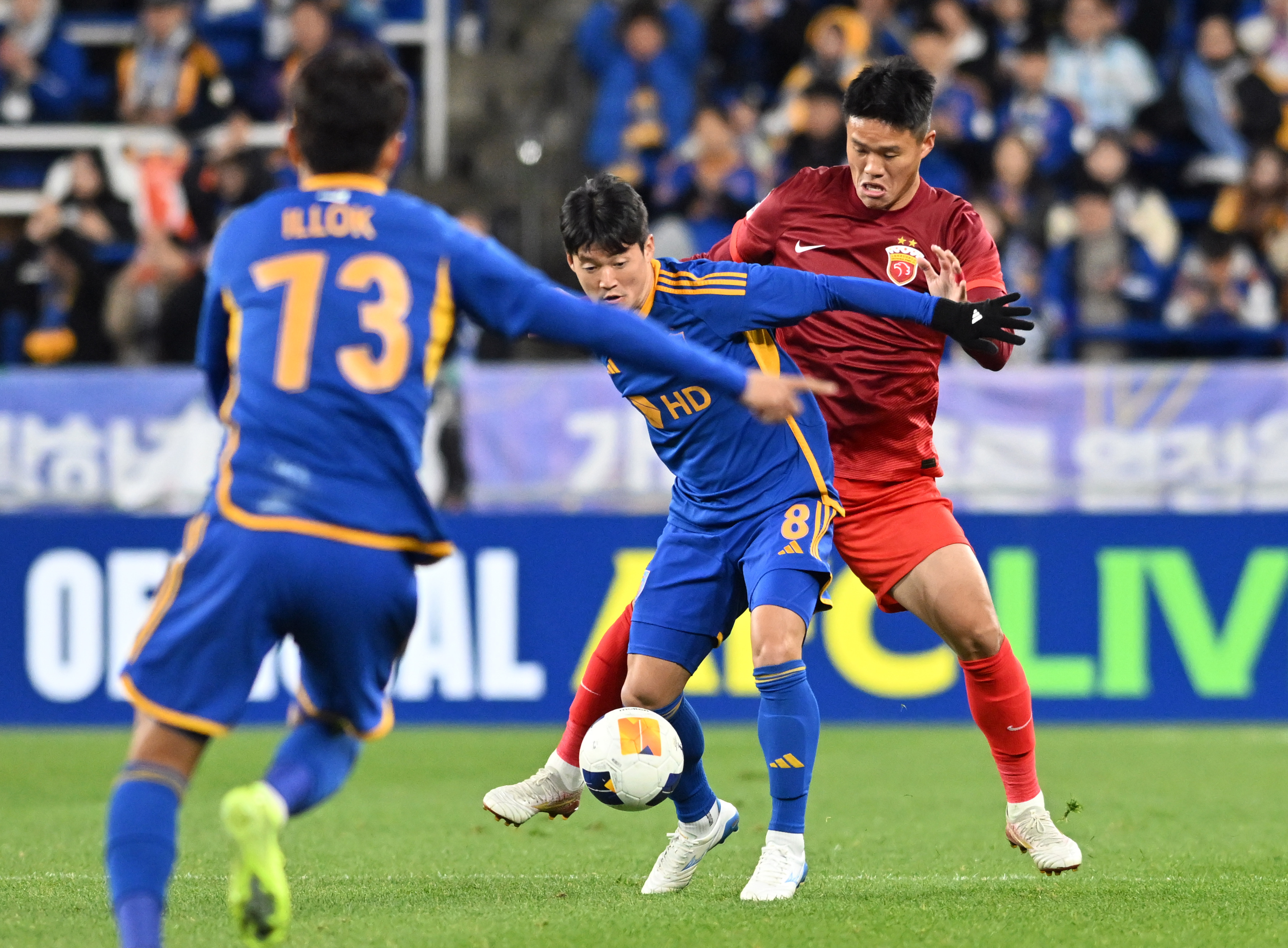 包含鹿岛鹿角连胜占据领先，期待冠军奖杯加冕的词条